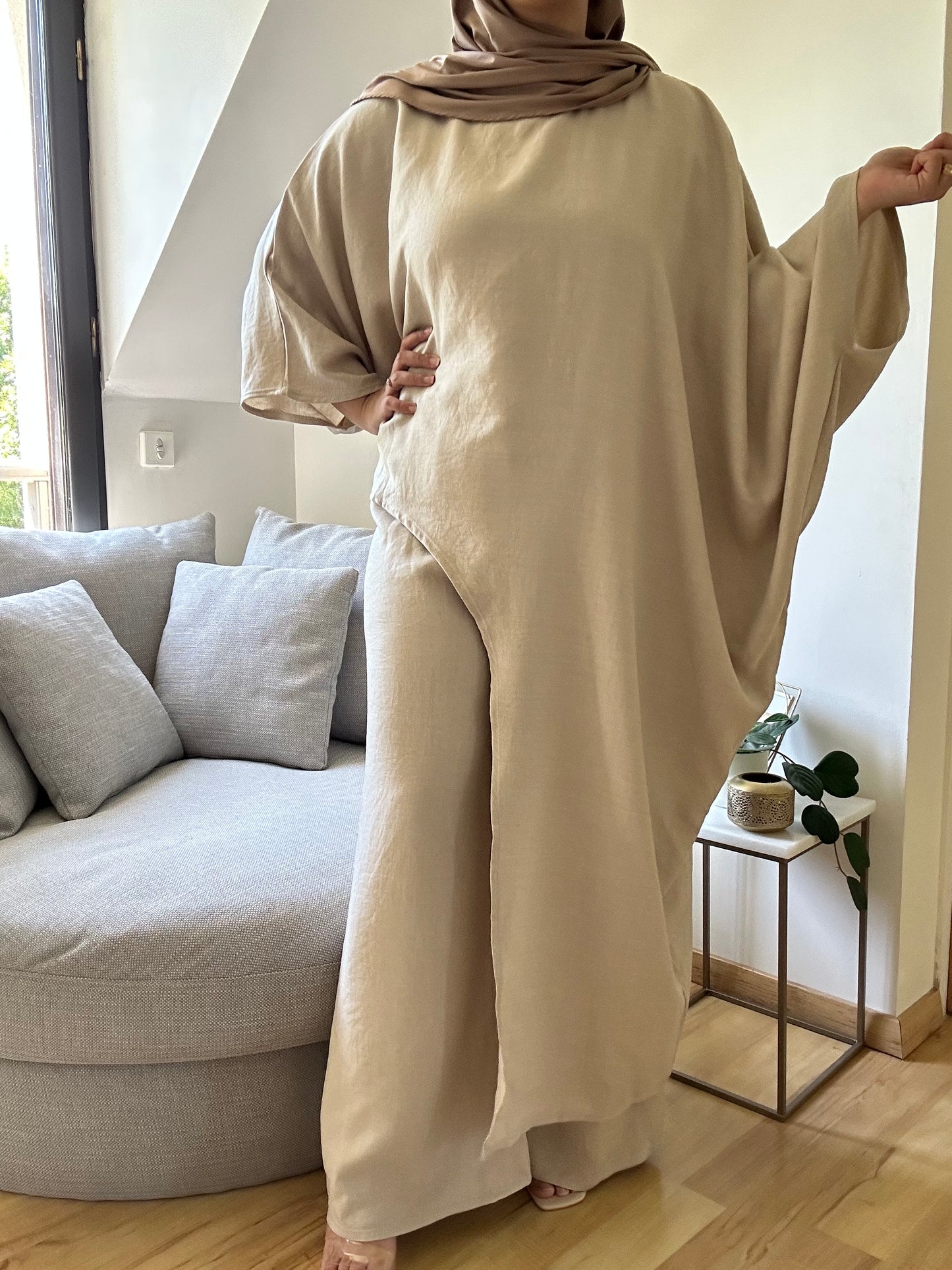 Ensemble asymétrique manche papillon et pantalon NAYA Beige