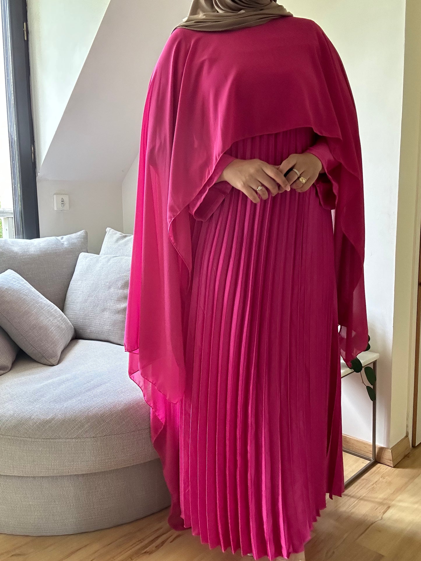 Robe longue plissée avec cape manche longue MAYA Fushia